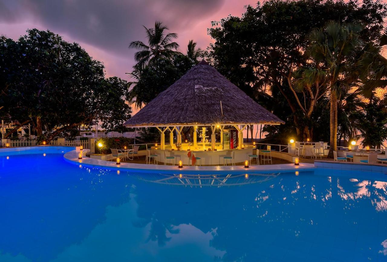 Diamonds Leisure Beach & Golf Resort Diani Beach Εξωτερικό φωτογραφία The swimming pool at the hotel