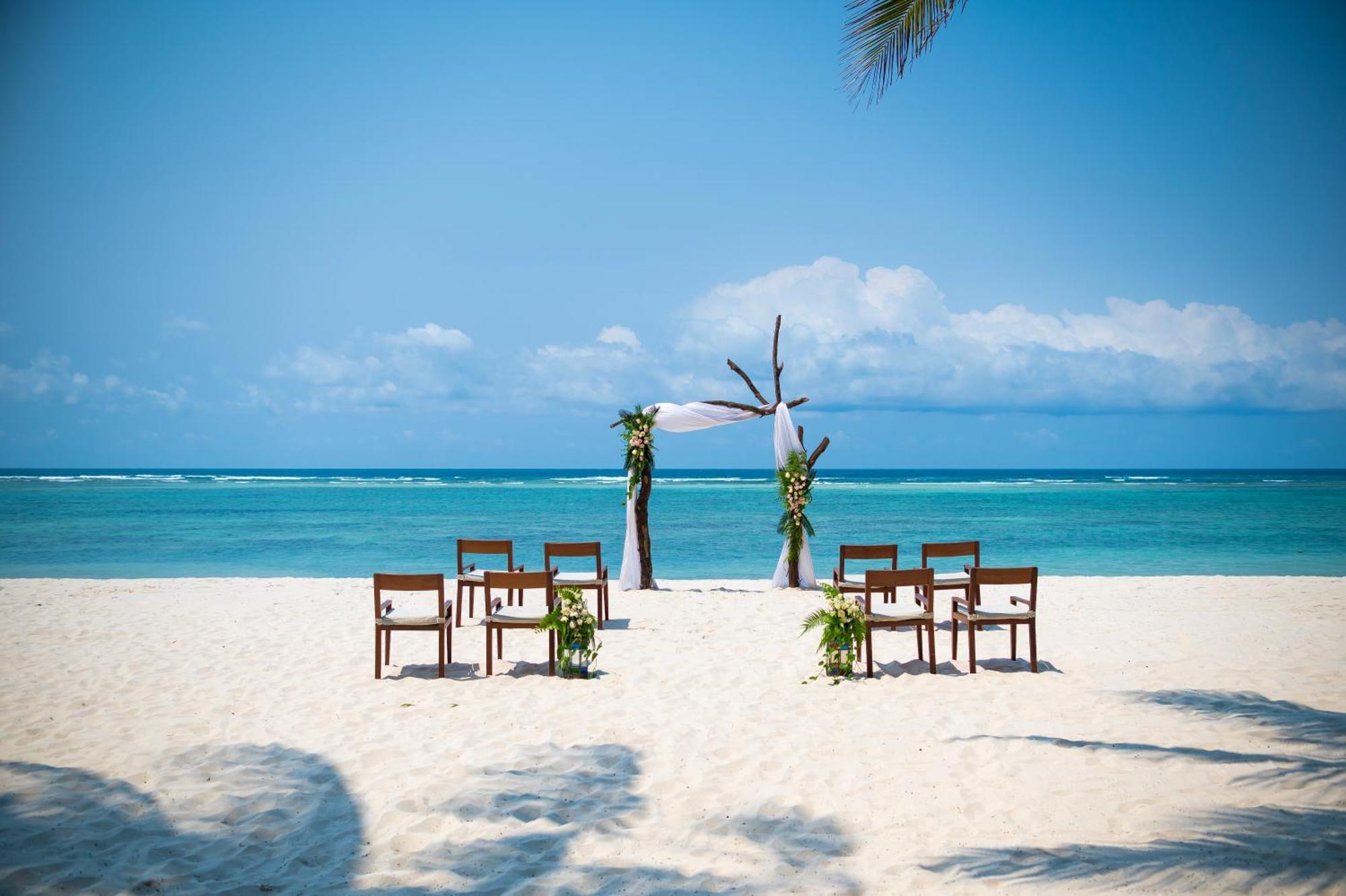 Diamonds Leisure Beach & Golf Resort Diani Beach Εξωτερικό φωτογραφία Beach at Iberostar Grand Hotel Bávaro