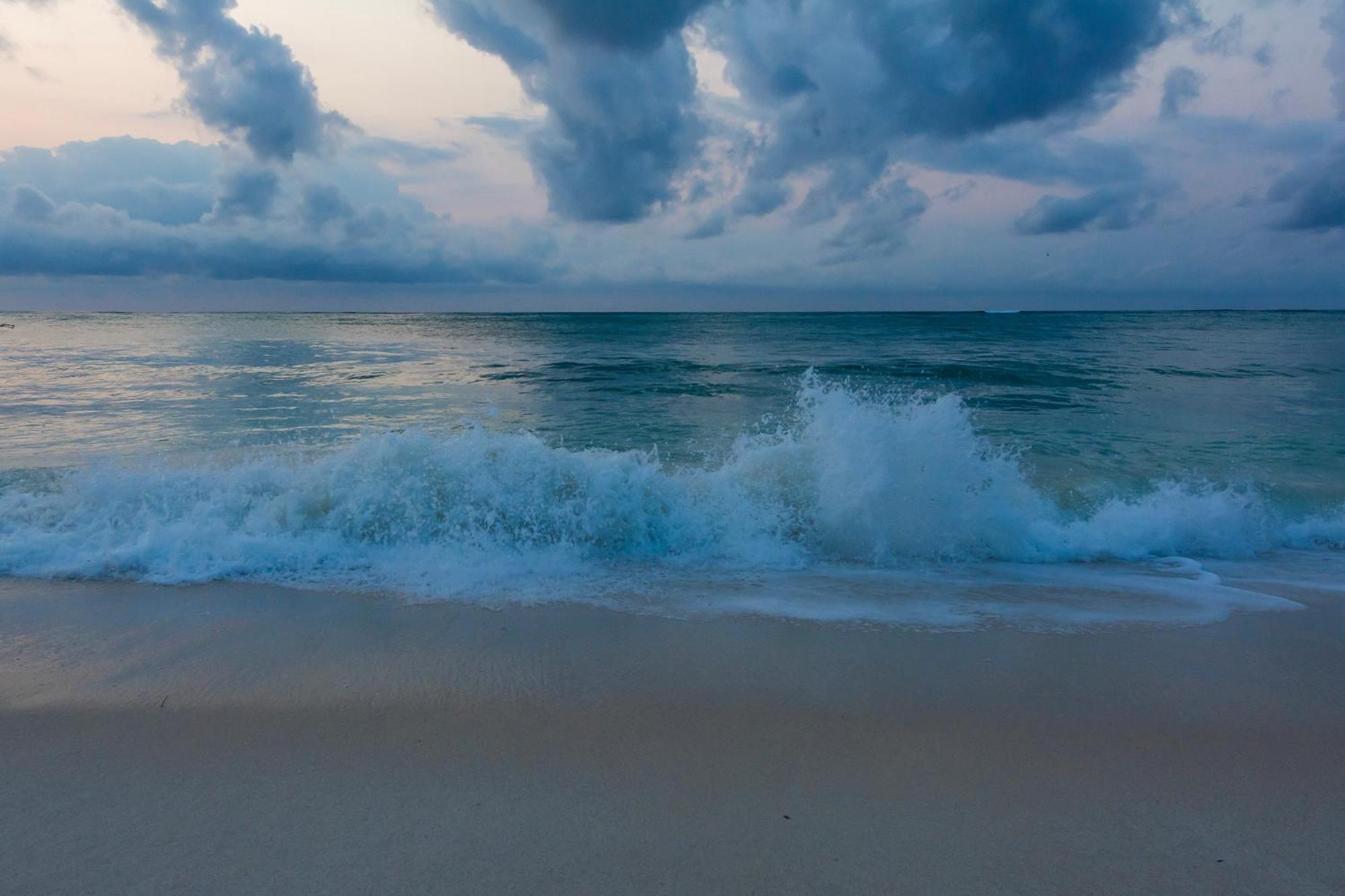 Diamonds Leisure Beach & Golf Resort Diani Beach Εξωτερικό φωτογραφία Sunset at the beach