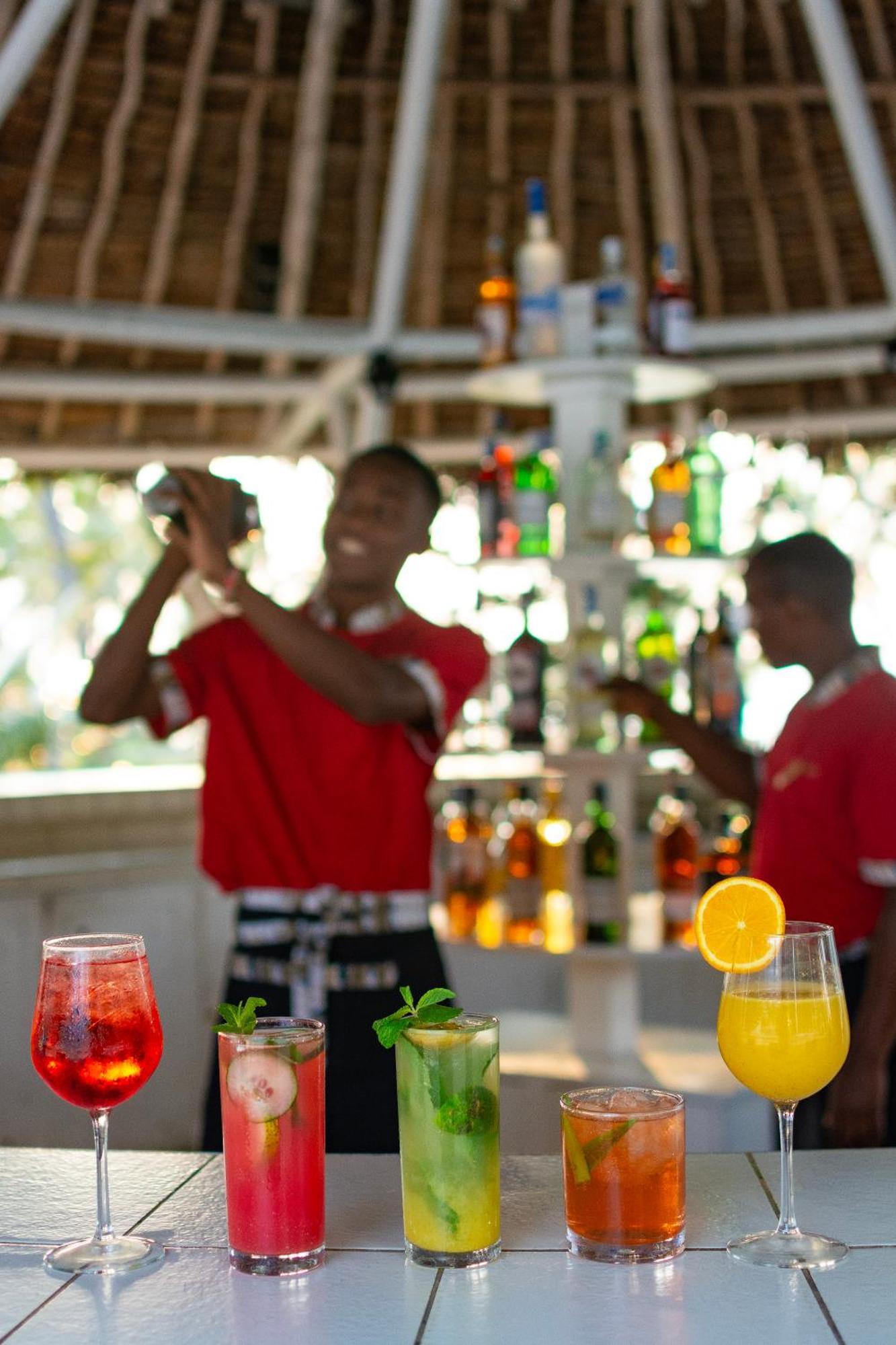 Diamonds Leisure Beach & Golf Resort Diani Beach Εξωτερικό φωτογραφία Bartenders at work