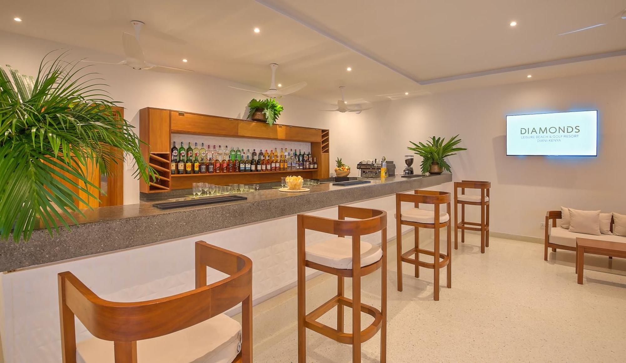 Diamonds Leisure Beach & Golf Resort Diani Beach Εξωτερικό φωτογραφία Diamond Lounge at Male International Airport
